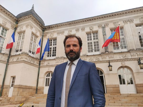 Foulques Chombart de Lauwe devant mairie de Nantes oct 2023