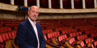 Municipales 2026 : le député PS Roger Vicot annonce son désistement à Lille Le 27 septembre 2023, le député socialiste Roger Vicot a lancé la bataille pour la succession de Martine Aubry en déclarant sa candidature, quelques jours après l’entrée au Sénat de sa principale rivale Audrey Linkenheld. Photo : Facebook Roger Vicot