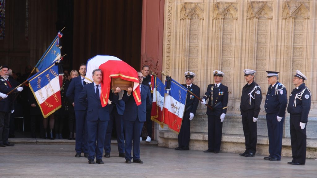 D’Emmanuel Macron au retour du cardinal Barbarin, les obsèques très politiques de Gérard Collomb