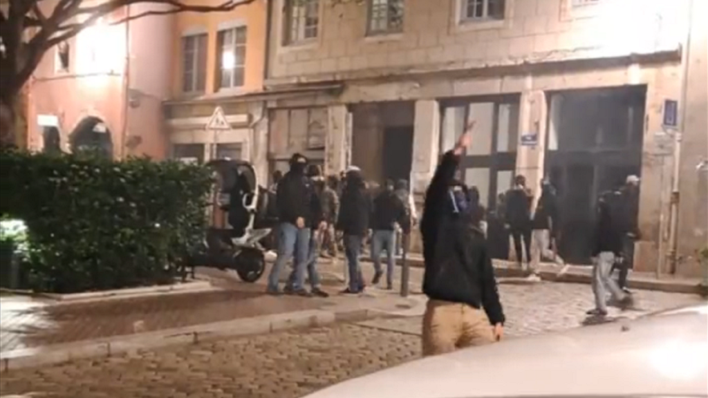 A Lyon, une attaque de l’ultra‐droite relance le débat sur la fermeture de ses locaux
