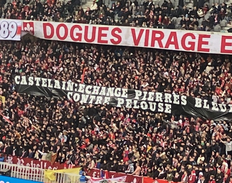 Polémique sur la pelouse du Losc : le gros tacle des supporters sur le président de la MEL