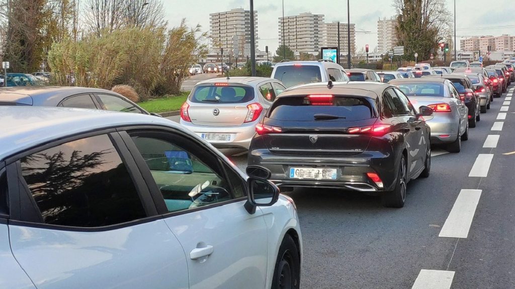 Une ZFE au rabais, des instances éthiques désertées et des primes pour les policiers au menu du conseil métropolitain de Nantes