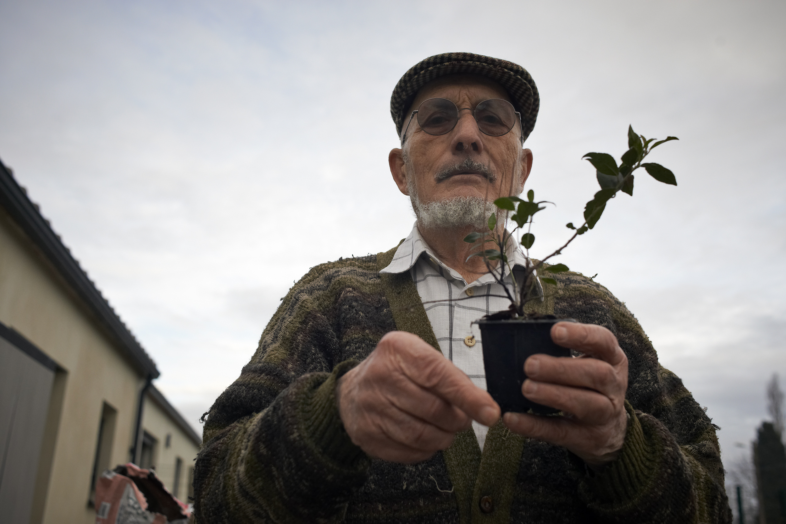 2024_JANVIER_TOULOUSE_Jérôme reçoit des arbres d'une lectrice