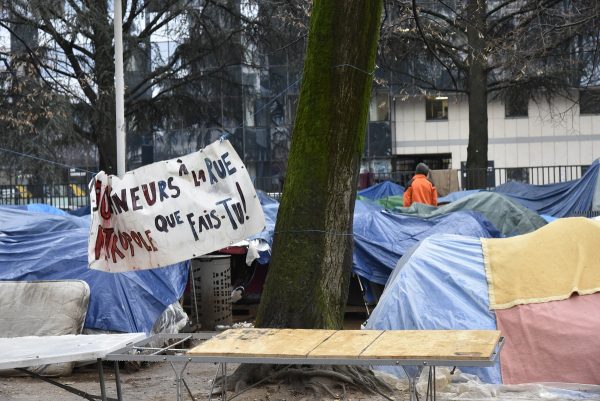 2024-01-SquareSteMariePerrin-Migrants1