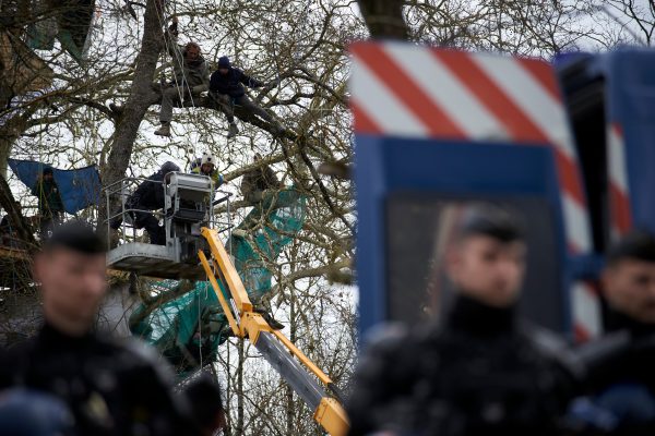 A69 : un rapport de l’OPP dénonce le déploiement « excessif » de policiers et d’armes