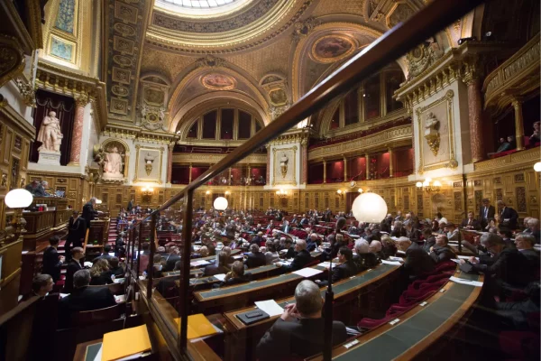 IVG dans la Constitution : dans le Rhône, 4 des 6 parlementaires LR ratent le rendez‐vous