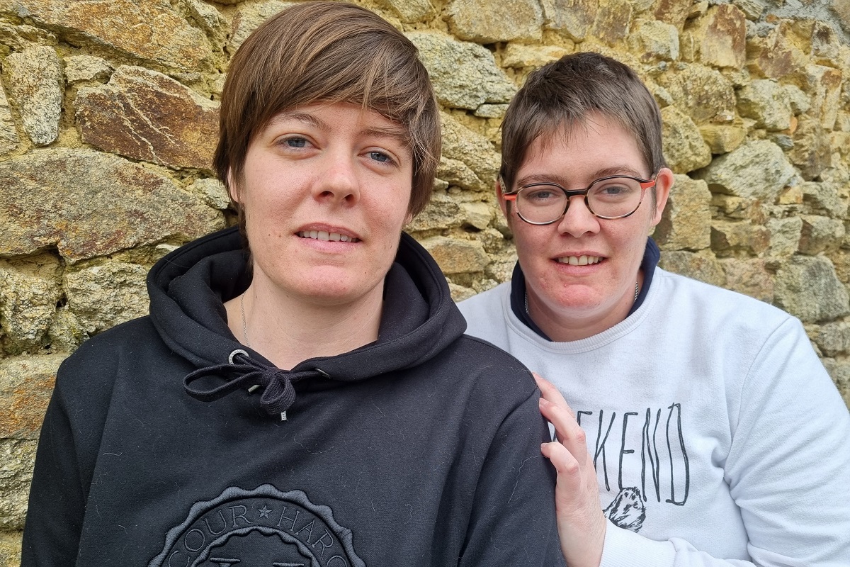 Les deux plaignantes. Marie à gauche et Sarah à droite. Photo Guillaume Frouin PressPepper