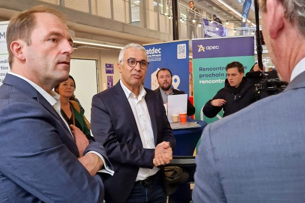 Diba Medjahed, au centre, le nouveau directeur de l’Atdec à Nantes en janvier 2024. Photo. Atdec Nantes Métropole