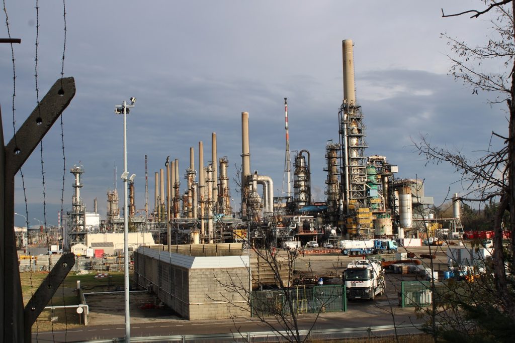 La raffinerie Total de Feyzin et une cimenterie Vicat en tête des méga‐pollueurs d’Auvergne-Rhône-Alpes