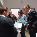 Dans les loges de TéléNantes, Karim Benbrahim, nouveau député PS de Loire-Atlantique, apprend la victoire de son camarade Fabrice Roussel (c) Thibault Dumas