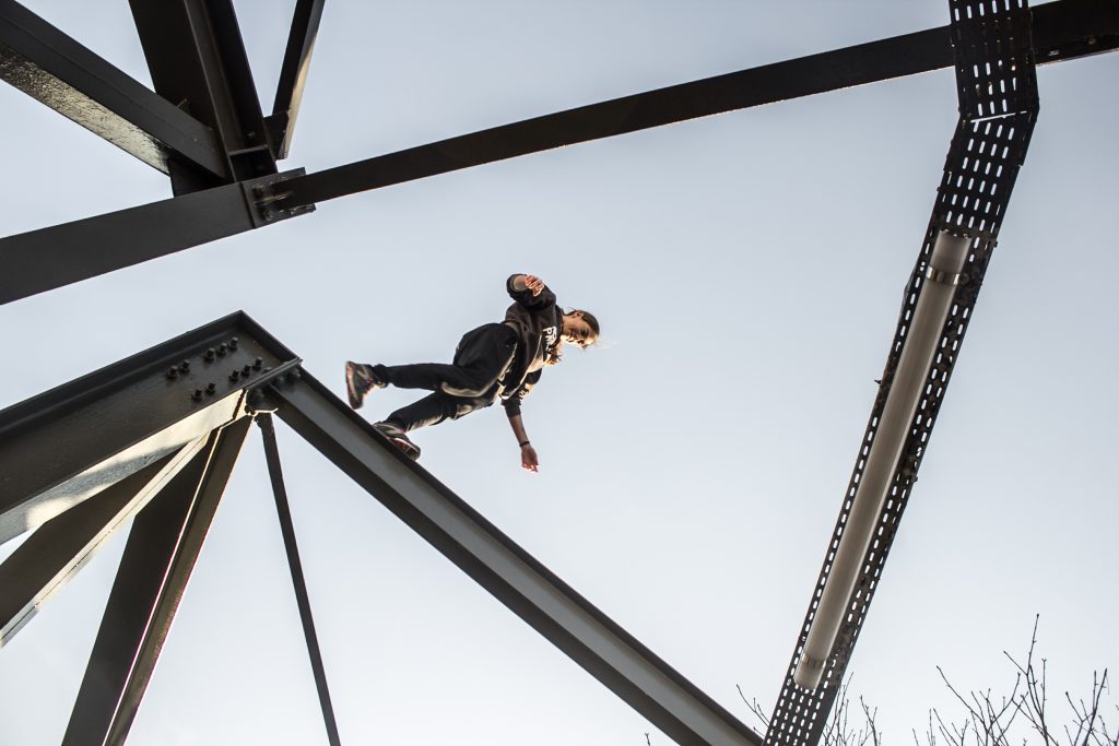 Entre sauts et saltos, le Parkour, un « formidable outil d’insertion par le sport »