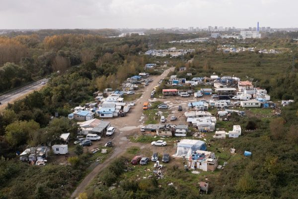 Le camp de population Rom de la prairie de Mauves comprend 8 hameaux sur près de 8 hectares. Photo : Théophile Trossat