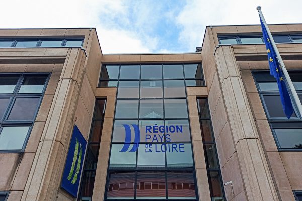 L’entrée de l’hôtel de région, au bout de l’île de Nantes, en novembre 2024 (c) Thibault Dumas.