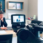 Rodolphe Amailland dans son bureau à la mairie de Vertou avant un Facebook live en 2018 Photo compte X R. Amailland