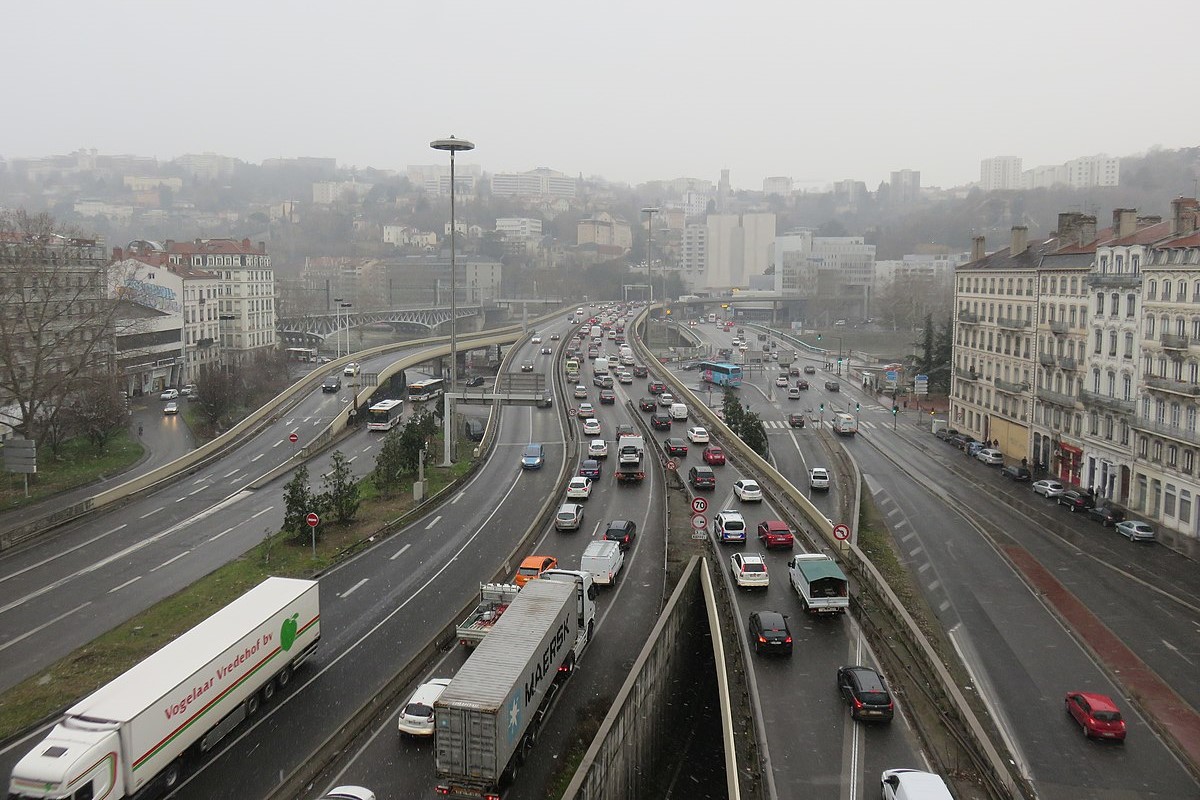 ZFE à Lyon : les enjeux derrière un possible enterrement du dispositif anti‐pollution de l’air