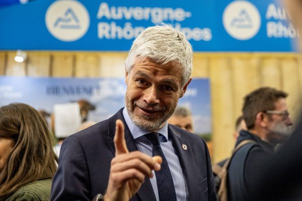 Paris : Visite de Laurent Wauquiez au Salon International de l Agriculture