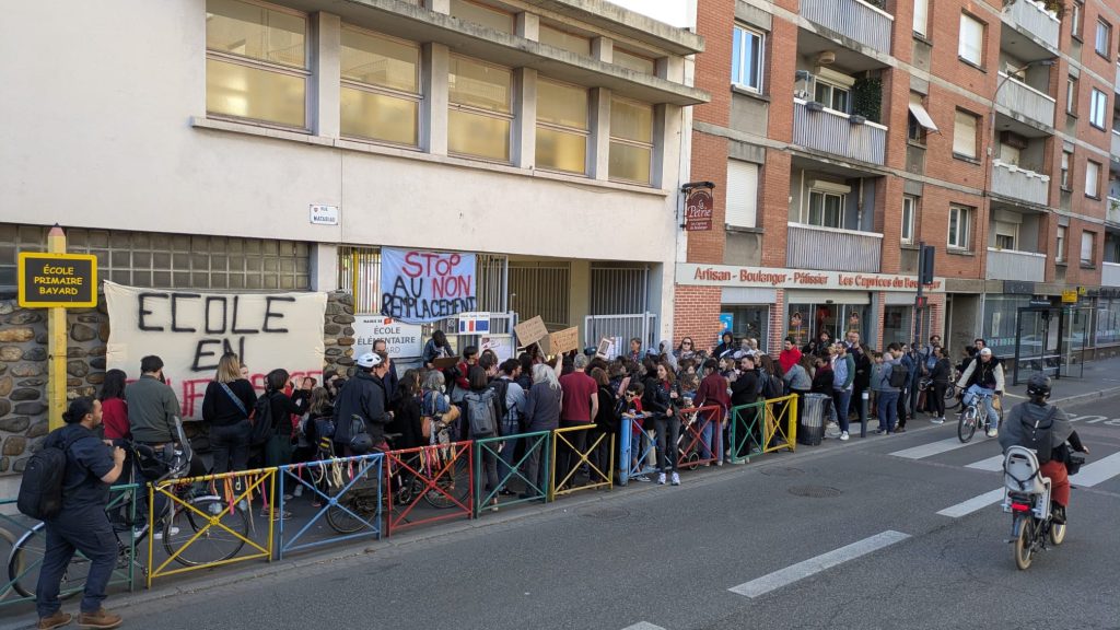 « Nos enfants et nos enseignant·es sont laissé·es à l’abandon »