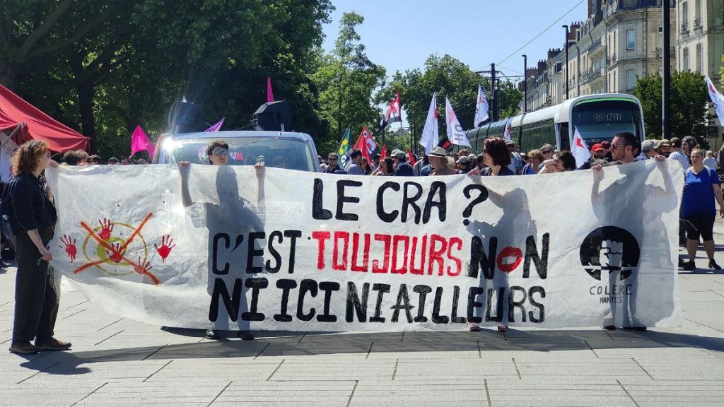 L’opposition au CRA grossit à Nantes, des situations « inhumaines » relevées partout en France
