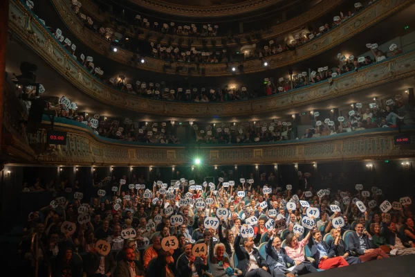 La quatrième édition nantaise de la “Nuit du bien commun”, en 2024, au Théâtre Graslin. Photo : Privat Millet