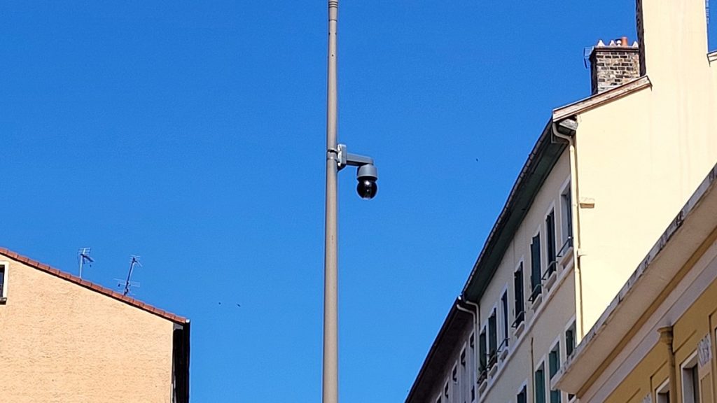 Vidéosurveillance : les écologistes de Lyon n’en finissent pas de mettre en scène leur « conversion »