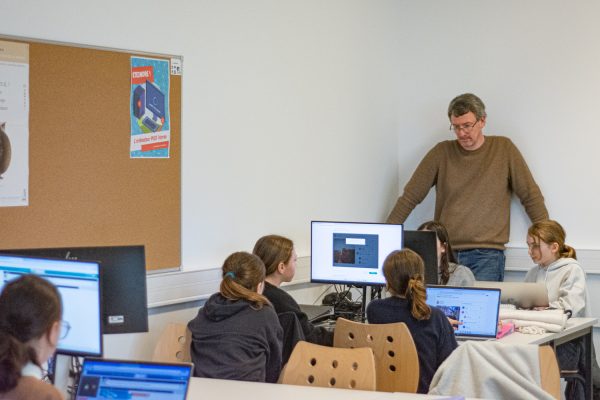 Dans une salle de classe du nouveau collège Nantes Centre/Floreska-Guépin. Photo : Matthieu Slisse / Mediacités