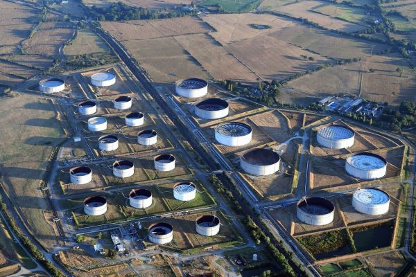 Les cuves de la raffinerie de Donges vue du ciel. Photo : Martin Launay / Ville de Saint-Nazaire