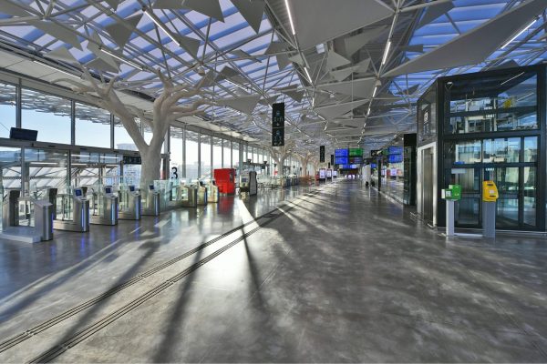 L'intérieur de la « gare-mezzanine » de Nantes de 170 mètres de long. Photo : Willy Berré / Séquences production