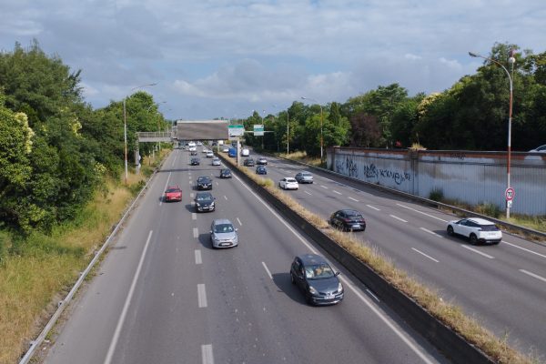Voiture sur périf toulouse juin 2025