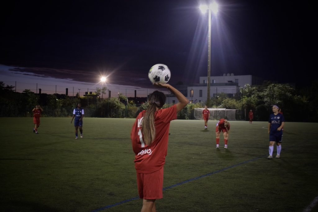 Après avoir laissé un « prédateur » coacher ses jeunes footballeuses, le FC Lyon joue l’opacité