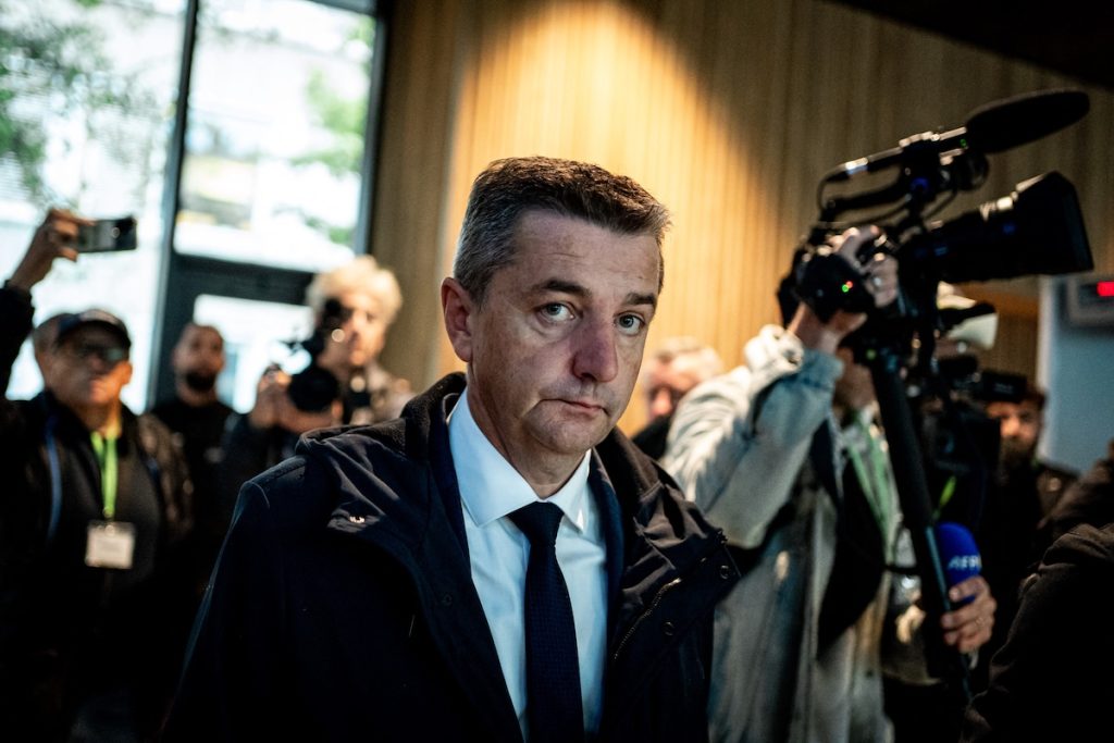 « On n’imagine pas que cela puisse arriver chez nous » : les administrés du « tout‐puissant » maire de Saint‐Etienne se pressent à son procès