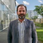 Foulques Chombart de Lauwe, sur l'île de Nantes, le lendemain de sa victoire à la primaire LR. Photo : Thibault Dumas / Mediacités