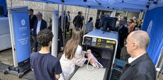 Installation de scanner à l’entrée du Lycée Mérieux à Lyon le 1/09/25