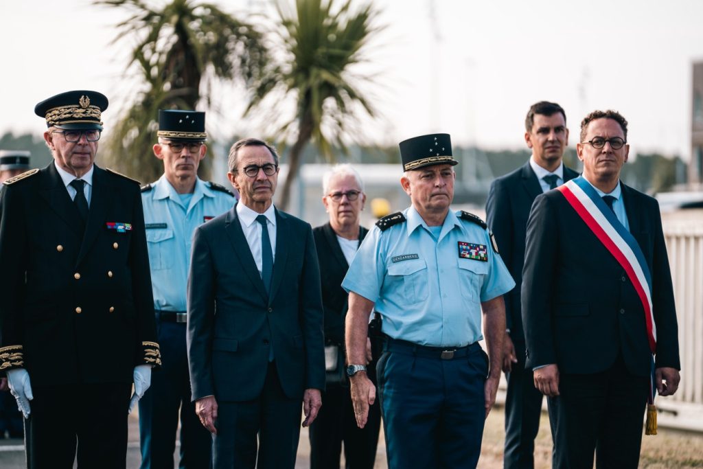 Île d’Yeu&nbsp;: Bruno Retailleau veut sauver la liaison en hélicoptère contre Christelle Morançais