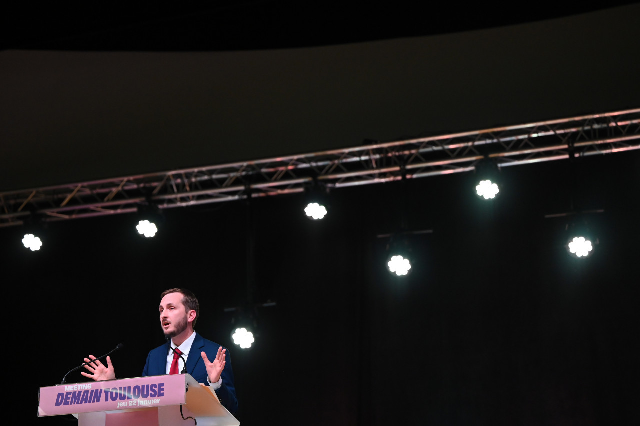 2026_JANVIER_TOULOUSE_François Piquemal en meeting salle Mermoz