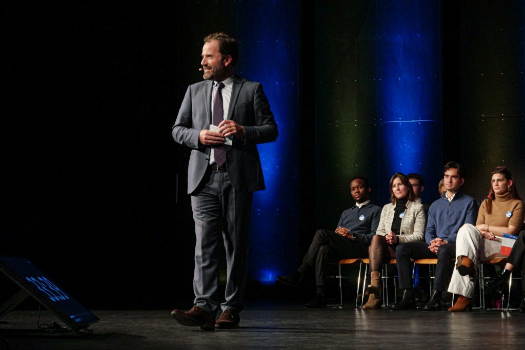 Foulques Chombart de Lauwe dirige le grand orchestre de la droite et du centre avec un couac macroniste