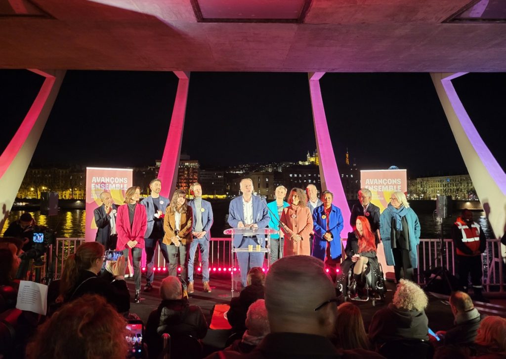 Grand Lyon&nbsp;: en meeting à la piscine du Rhône, Bruno Bernard tente de faire surnager la campagne des écologistes