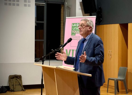 François Briançon, lors d'une réunion publique le 27 janvier 2026. / Gauche Unie