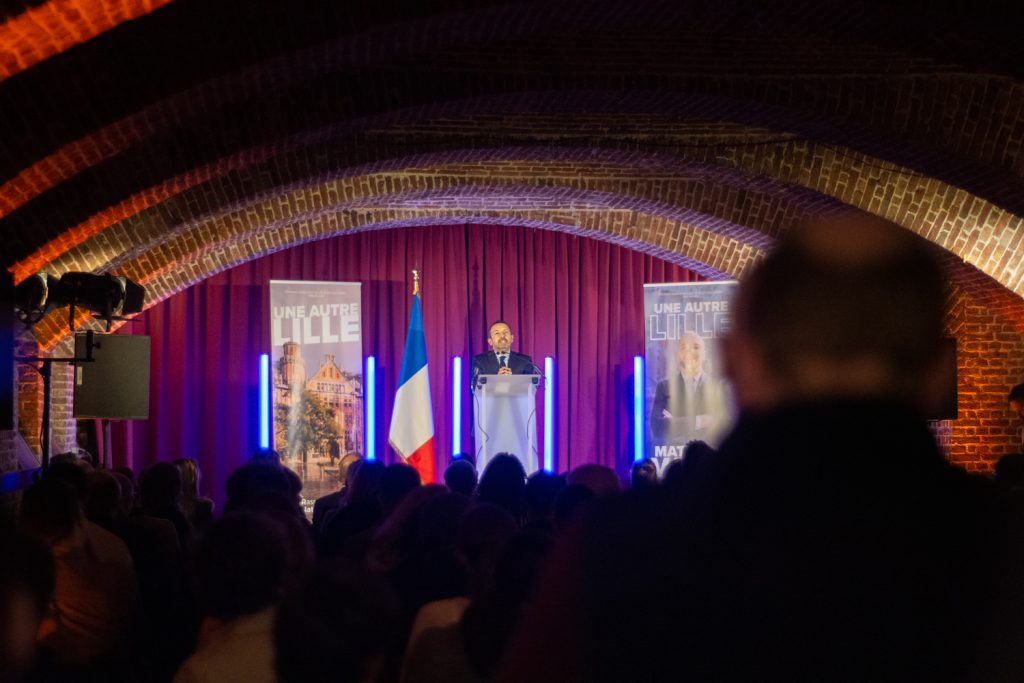 « Il était des nôtres, il était de notre tribu »&nbsp;: À Lille, le troublant hommage de Sébastien Chenu à Quentin Deranque