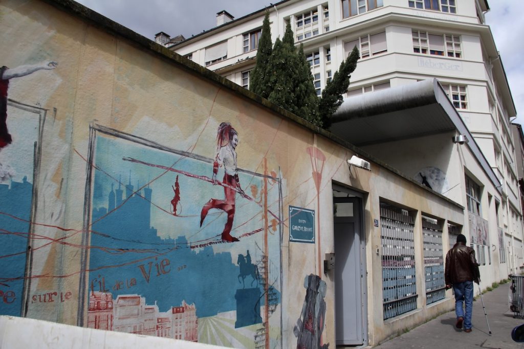 « Il ne suffira plus d’être seulement à la rue »&nbsp;: le coup de pression de la préfecture du Rhône pour vider les centres d’hébergement d’urgence