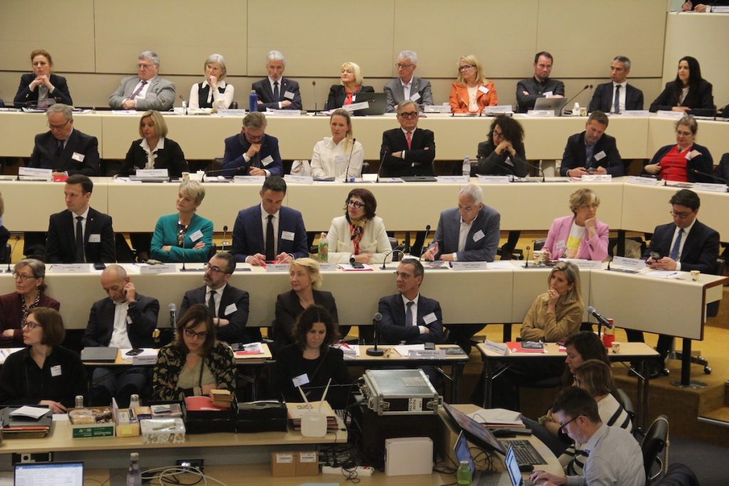 Au conseil du Grand Lyon, la majorité Sarselli ménage le RN, pas&nbsp;LFI