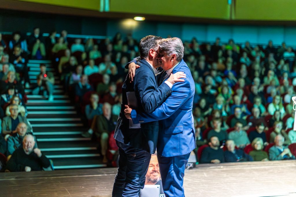Première vague bleue sur une métropole nantaise rose