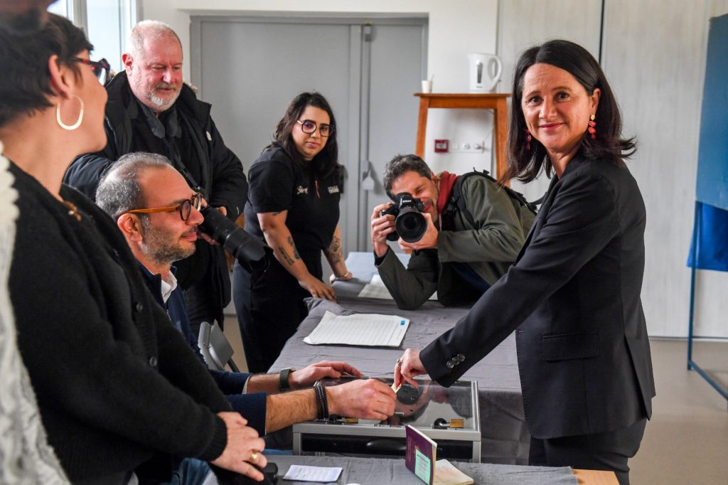 Johanna Rolland talonnée par Foulques Chombart de Lauwe et gênée par&nbsp;LFI