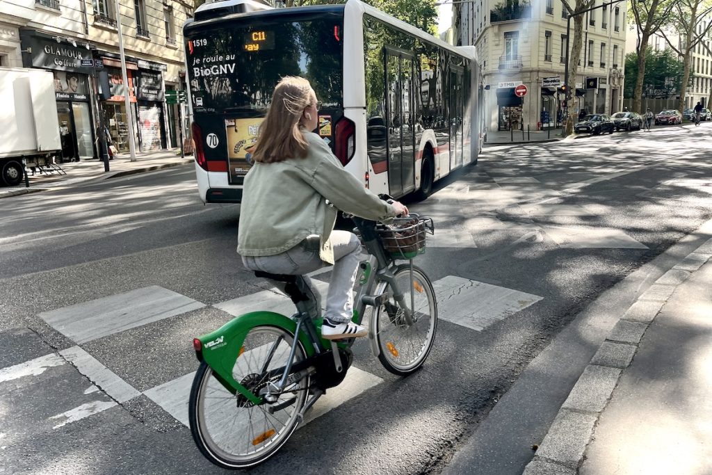 Accidents à vélo&nbsp;: les rues les plus dangereuses de Lyon en mal d’aménagements