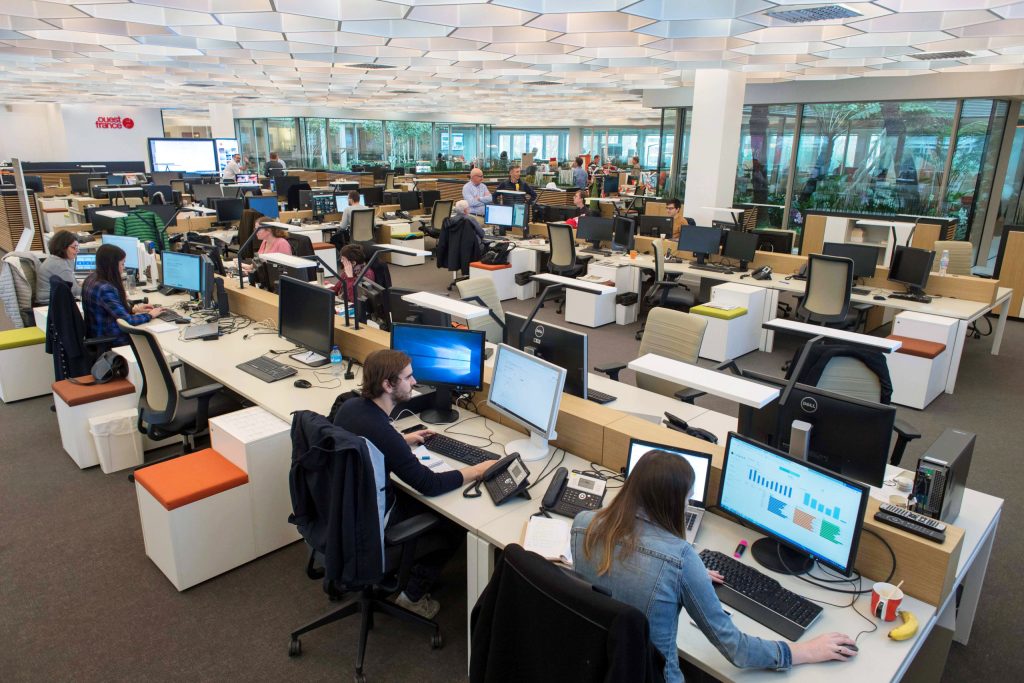 Déficit, postes supprimés, radios vendues&nbsp;: la crise s’intensifie à <em>Ouest‐France</em>