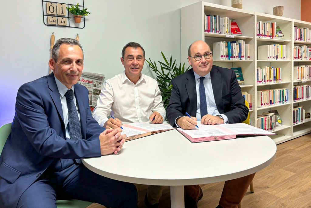 Antoine Chéreau, président du conseil de surveillance du CHD Vendée, et Olivier Servaire-Lorenzet, son nouveau directeur général. Montage : Thibault Dumas / Mediacités